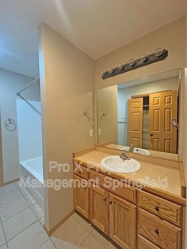 Building Photo - 717 E Watermill Cir