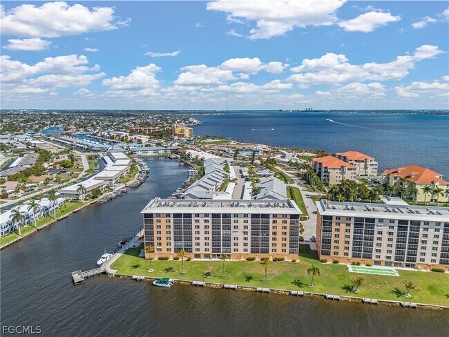 Building Photo - 4260 SE 20th Pl