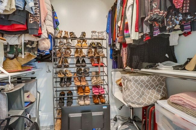 Building Photo - Furnished 2Bd/1Ba Apartment 2nd floor