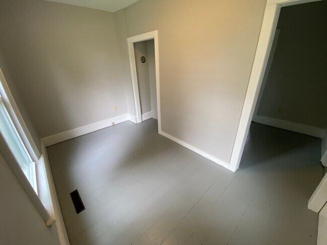 Building Photo - 3 Cross St