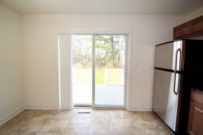 Building Photo - Stonecrest Drive