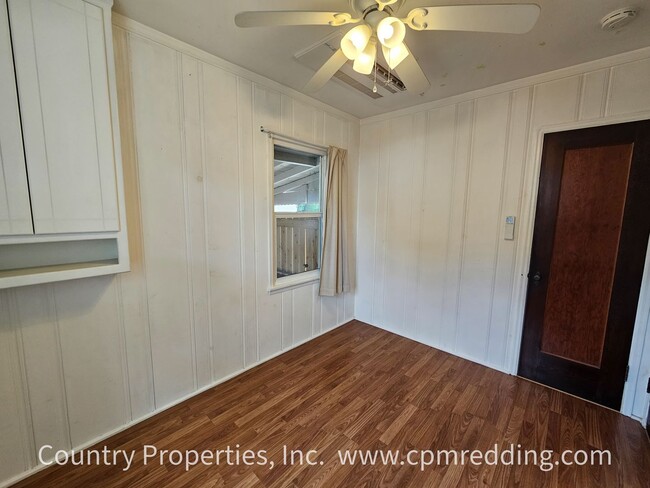 Building Photo - Charming Downtown House with Modern Amenit...