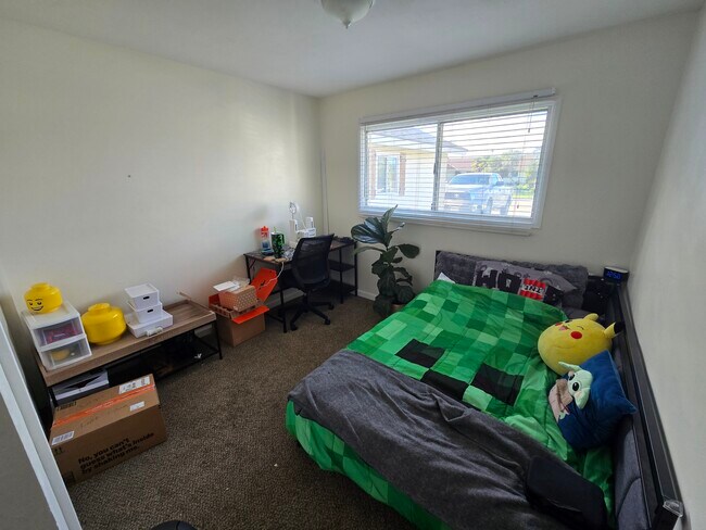 Building Photo - 3940 Silver Leaf Dr