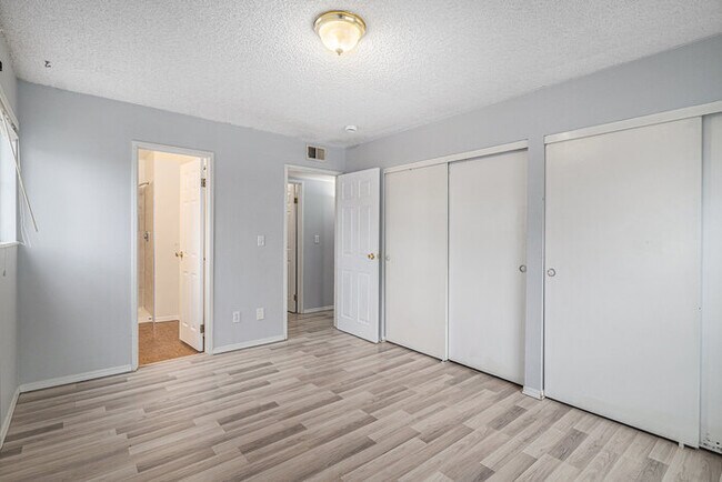 Building Photo - 14424 E Colorado Dr