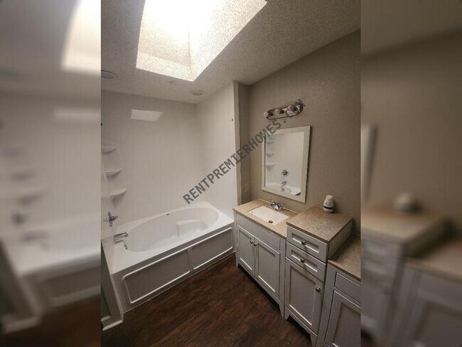 Building Photo - 1805 Dorchester St