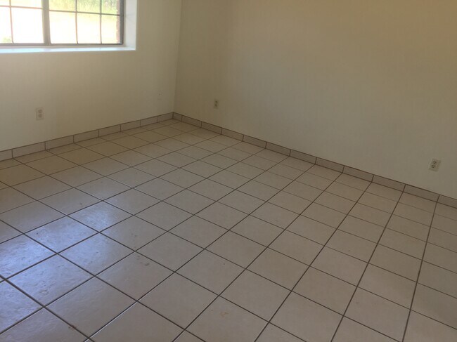 Building Photo - 1141 Calle Carmelita