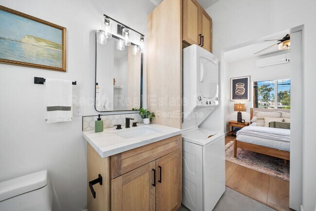 Building Photo - 4286 Samoset Ave