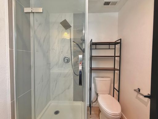 Building Photo - Charming 4BR Home with Huge Yard - W/D and Garage