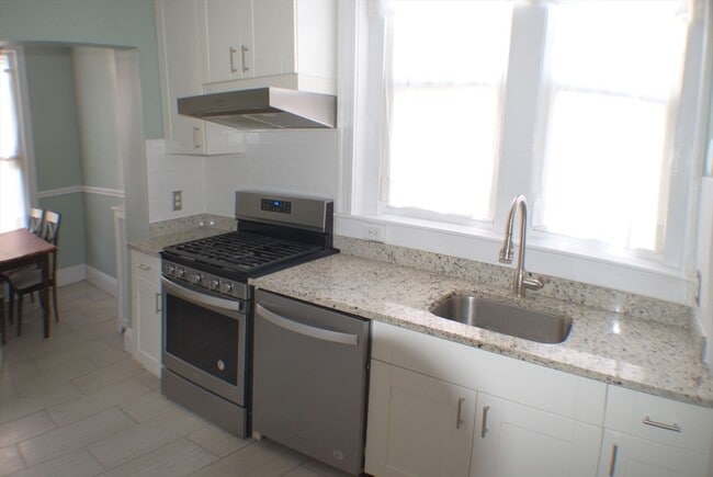 Building Photo - 22 Parkway Rd