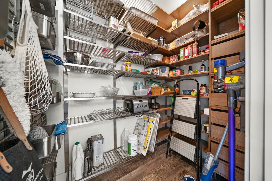 Pantry w/Custom Shelving - 1651 Topanga