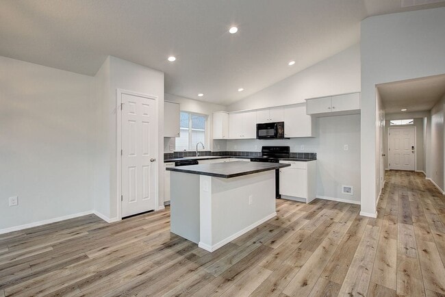 Building Photo - The 3 bedroom, 2 bedroom home also has a f...