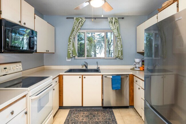 Building Photo - Available now!! W/ AC. 2 Parking Stalls, F...