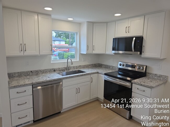 Building Photo - Burien Newly remodeled home - 3 bedrooms 2 bathrooms - A must see - available NOW