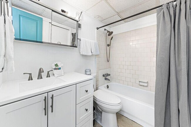 Building Photo - 667 Nautilus Ct