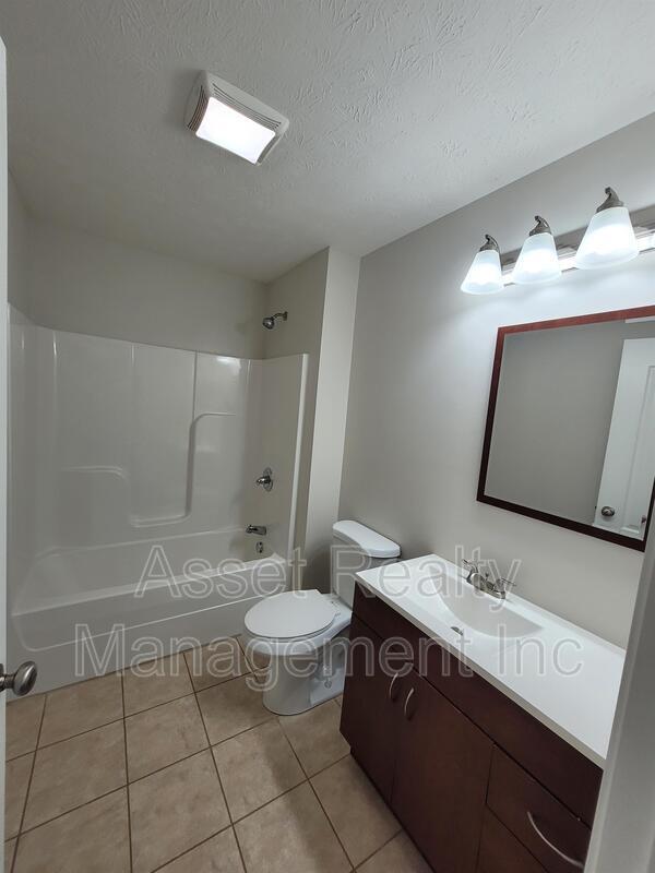 Building Photo - 2013 Paris Rd