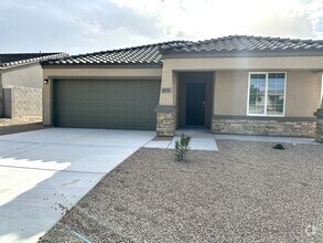 Building Photo - 4 bedroom, 2 bathroom Mystic Canyon Gem