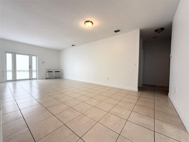 Building Photo - 13424 SW 122nd Ave