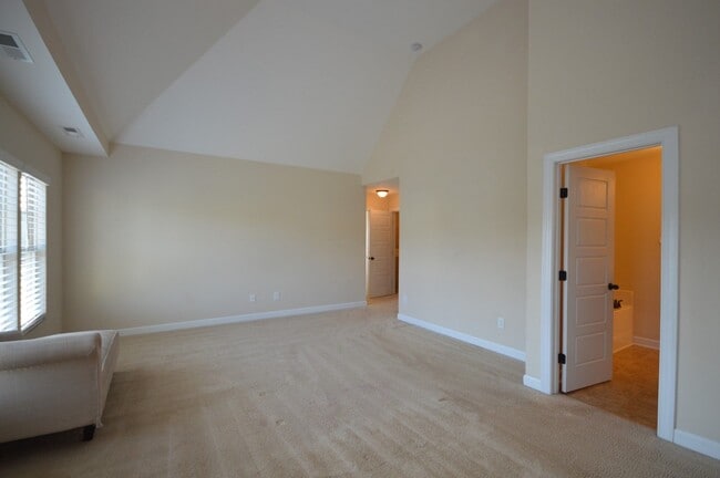 Building Photo - 204 Station Dr