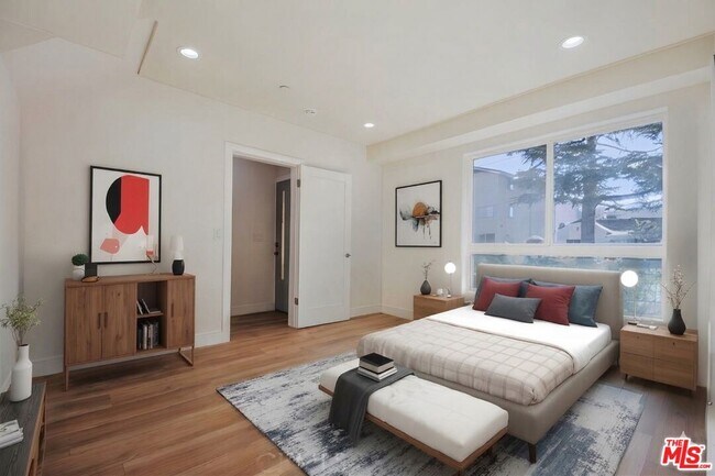 Building Photo - 10801 Kling St