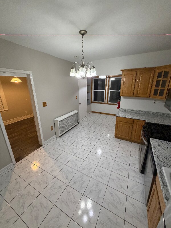 Building Photo - 214 Maple St