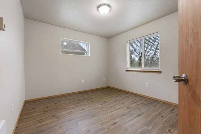 Building Photo - Beautiful 4bed/2.5bath - 1/2 OFF First months rent!