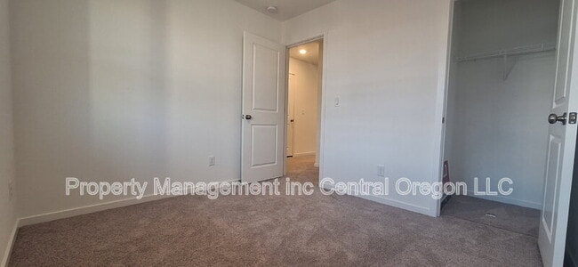 Building Photo - 1349 NE Cobbleridge Lp