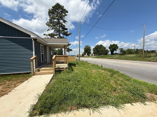 Building Photo - 2108 Veterans Dr