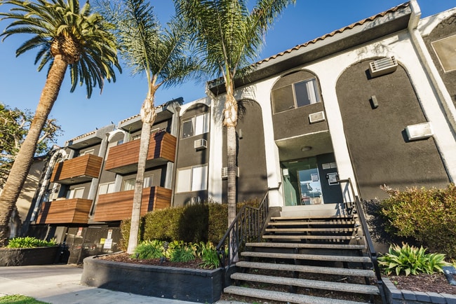 Building Photo - 4444 Ensign Avenue