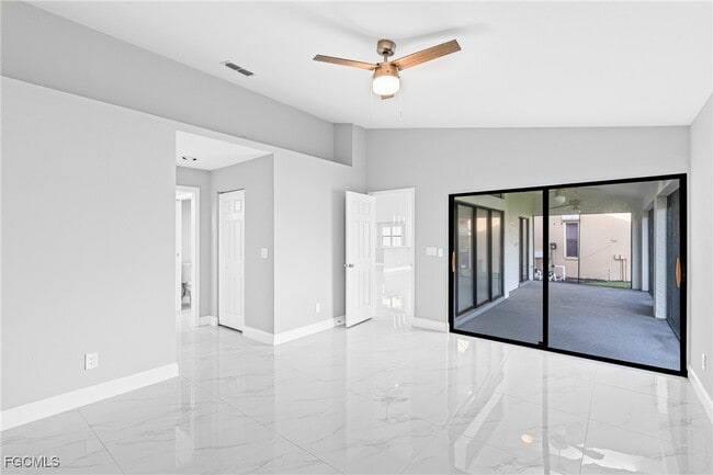 Building Photo - 12630 Kelly Palm Dr