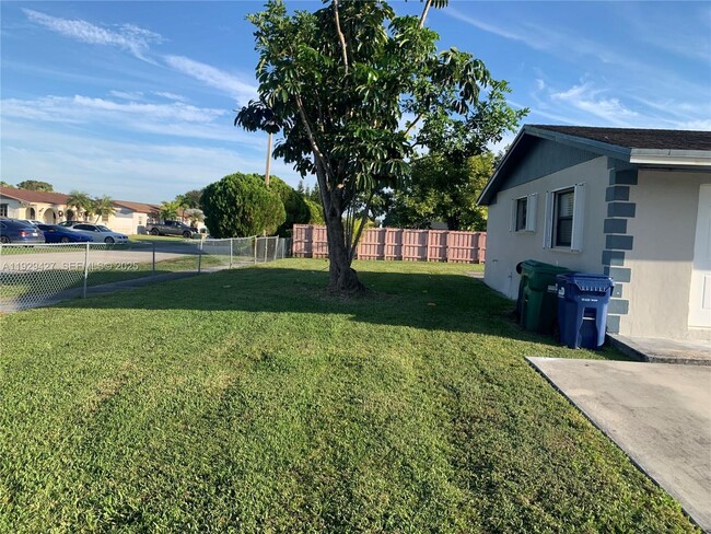 Building Photo - 14301 SW 105th Ave