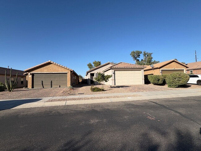 Building Photo - Northwest 3 Bedroom