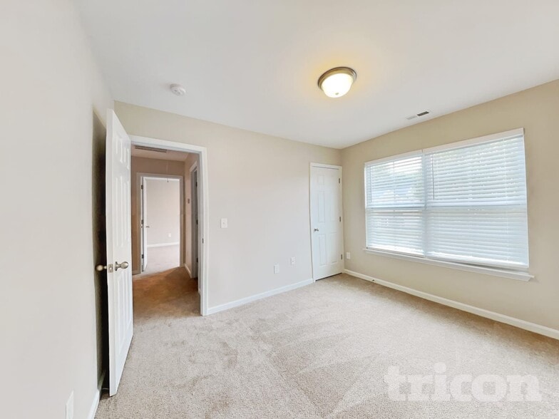 Building Photo - 2820 Wild Poplar Way