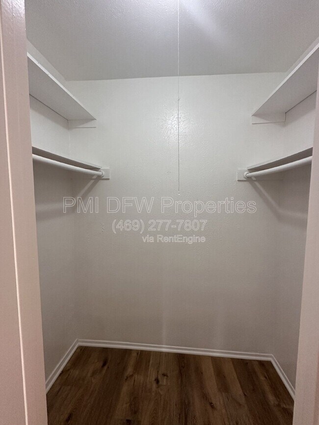 Building Photo - 1818 Andover Dr