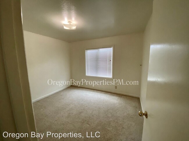 Building Photo - 920 Winchester Ave
