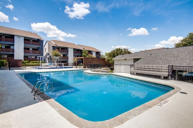 Building Photo - 2 br, 1 bath  - Valencia at Medical