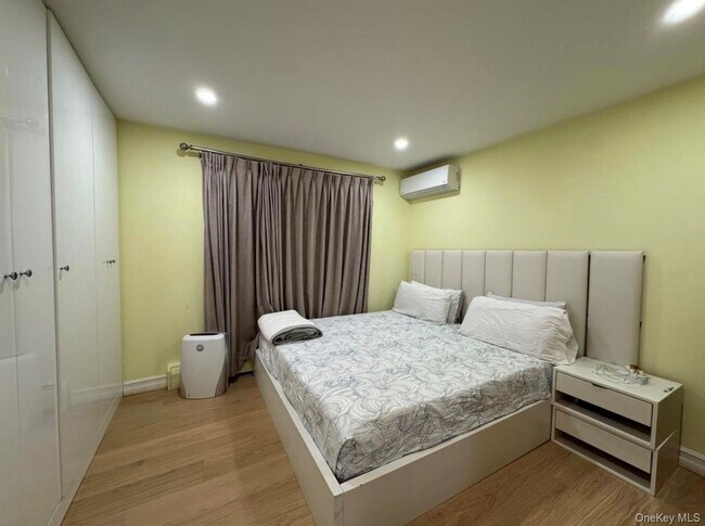 Building Photo - 14 Fremont St