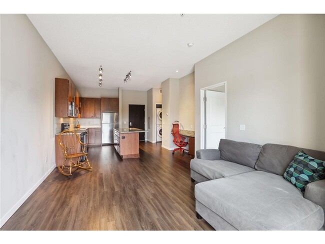 Building Photo - 401 SE Main St