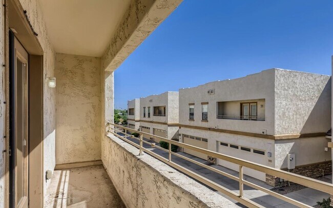 Building Photo - 3 bed 2.5 Bath Townhouse in Cave Creek