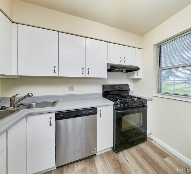 Building Photo - 61 Woodlake Ct