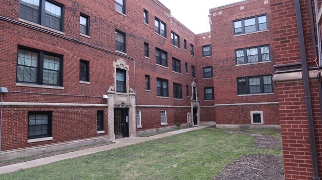 Building Photo - 1700-1710 W Albion