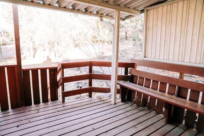 Building Photo - SMALL DOG FRIENDLY!!!  Meadow Street House