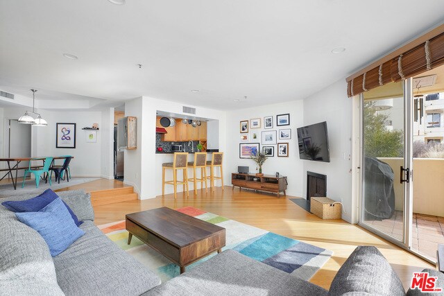 Building Photo - 245 Main St