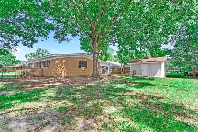 Building Photo - 122 Clarence Dr