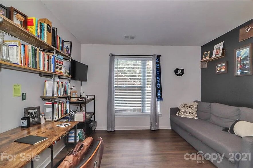 Building Photo - Room in Condo on Donatello Avenue