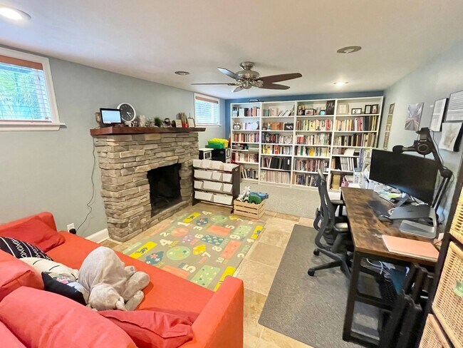 Building Photo - Elegant Three Bedroom Ravenna Home