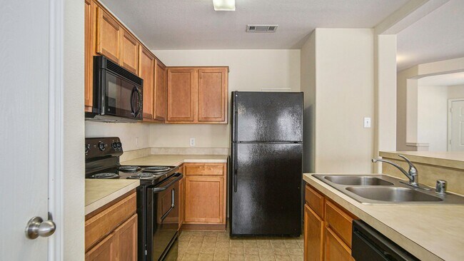 Building Photo - Beautifully Crafted 3 Bed 2.5 Bath 2 Car g...