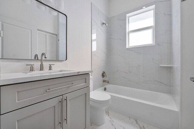 Building Photo - 1573 W 16th St