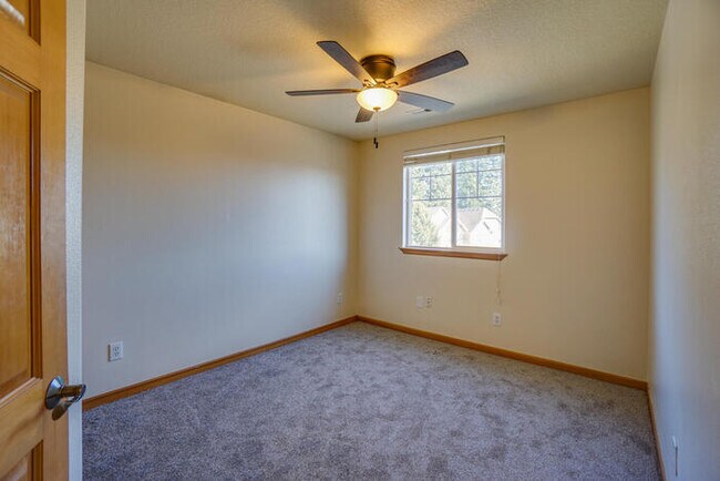 Building Photo - BEAUTIFUL FOUR BEDROOM IN CAMAS