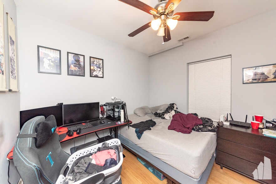 Building Photo - 2439 N Ashland Ave