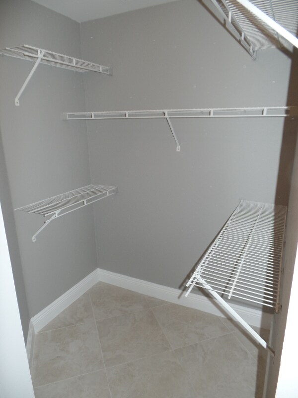 Building Photo - 2810 N Oakland Forest Dr